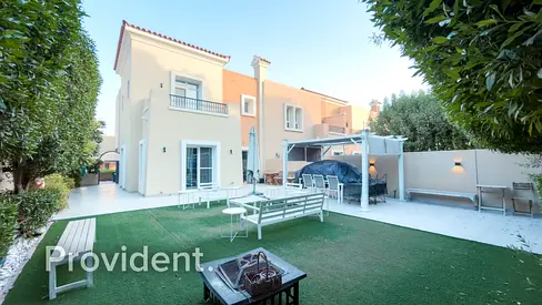 Single Row | Fully Upgraded | Closed Kitchen