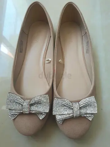 Beige women's flats with rhinestone bow - size available