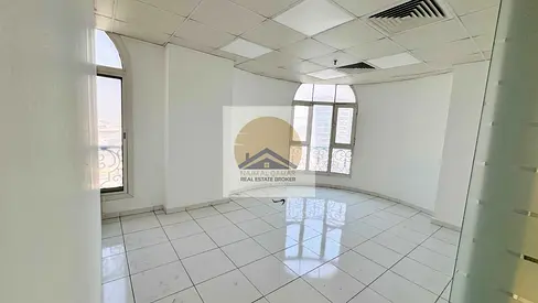 1141 SQFT NEAR TO DCC METRO OFFICE AVAILABLE 137K IN 4 CHEQUES CHILLER AC FREE