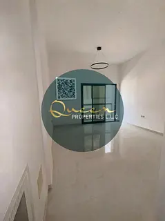 Large space / Prime and vibrant location / Close to services and amenities