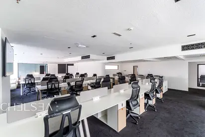 FULLY FITTED | COMMUNITY VIEW | MID-FLOOR