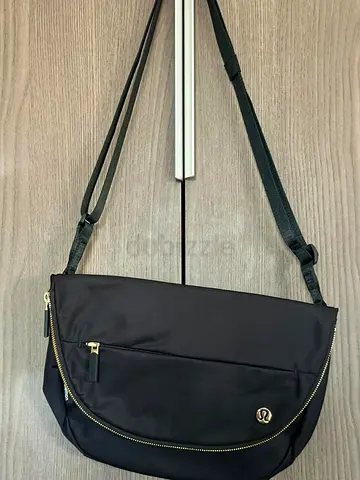 lululemon shoulder bag