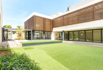 Vacant | Large Layout | Private Pool