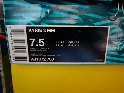 Nike Kyrie 3 MM Basketball Shoes - Size 7.5