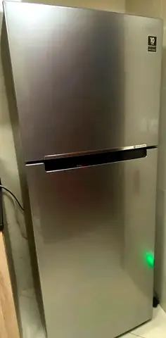 SAMSUNG 2-Door Silver Fridge - Good Condition