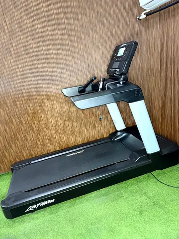 Life fitness heavy duty treadmill