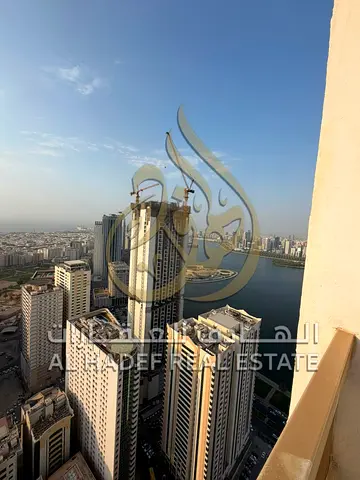 تاح الآن أكبر بنتهاوس في منطقة المجاز 3 بإطلالة بحرية كاملة ومميزة، مع مساحة واسعة جدًا وتشطيبات راقية، ليكون خيارًا مثاليًا للعائلات الباحثة عن الفخا