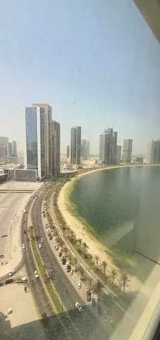 *للبيع شقة غرفتين وصالة إطلالة أمامية جانبية في الخان برج صف أول على بحيرة الخان مكونة من* :-