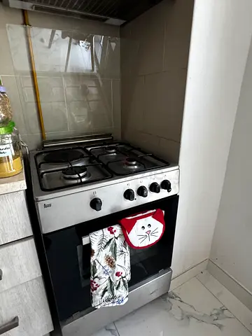 Stainless Steel Gas Cooker with Oven - Good Working Condition