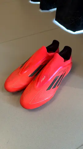 Used adidas F50 elite Football/Soccer Boots - Size 44, Bright Red (small mark on the right boot)