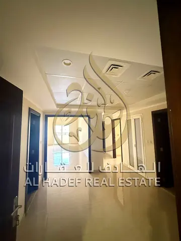 بنتهاوس غرفتين وصالة للإيجار السنوي في القليعة الشارقة، بناية عائلات راقية بكاميرات مراقبة، تكييف وصيانة وباركينج مجاني، شهر إضافي مجاني، 4 أو 6 دفعات
