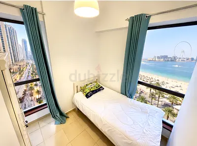 bright room with two windowns ; Seaview+JBR walk