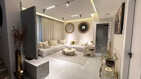 FULLY RENOVATED 3-BED DUPLEX | Pool View | 2.5 yrs PHPP