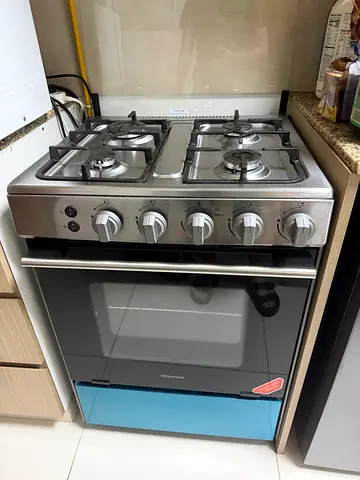 Stainless Steel 4-Burner Gas Cooker with Built-in Oven (Good Condition)