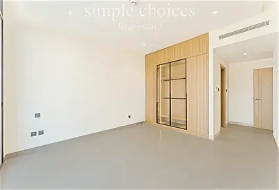Multiple cheques/ Padel Court/ Closed kitchen