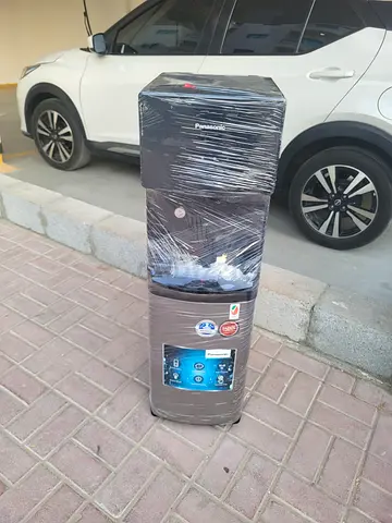 Bottom load water dispenser