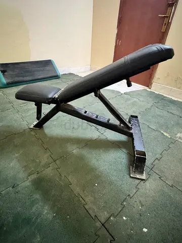Adjustable gym bench seat / weight bench pad (single piece)