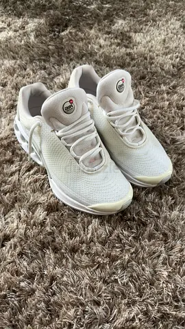 White Dn air max  - lightly used, size UK 9