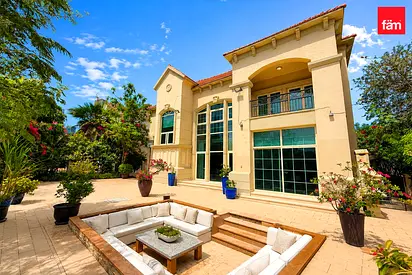 Unique Villa I Extended I Renovation Potential