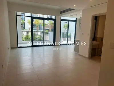 Fountain View | Single Row | Prime Location