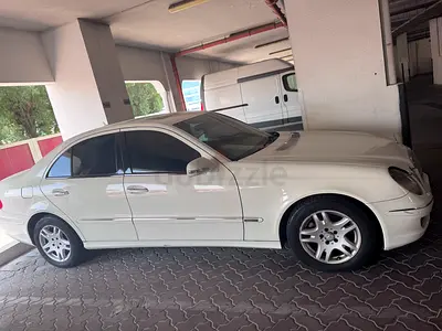 Mercedes-Benz E-Class E 230 2009 GCC Specs
