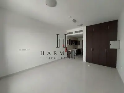 Studio l Modern l Built-In Wardrobe l Floor to Ceiling Windows l Quiet Family-Style Building l Professional Tenants