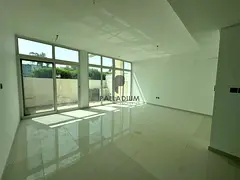 Single Row 3BR | Near Entrance| Vacant