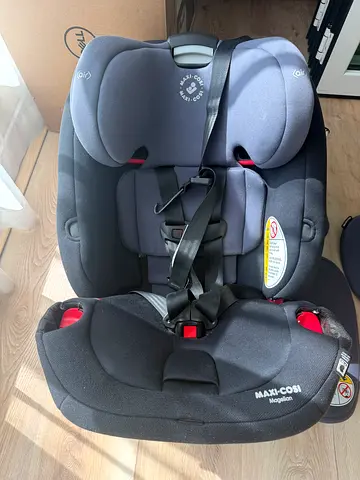 Maxi-Cosi Magellan All-in-One Car Seat