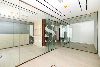 Beautifully Fitted & Upgraded / Vacant: Sep 25