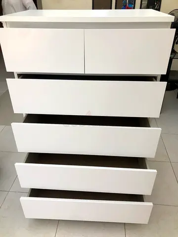 White 5-drawer Chest / Dresser in Good Condition