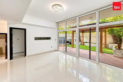 Upgraded 4 Bed | Single Row | Closed Kitchen