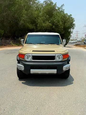 صورة مصغرة 2 لـ 2012 Toyota FJ CRUISER