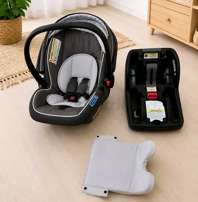 New born chicco car seat  1.5 year (30keyfit) with base with extra soft foam for baby back support