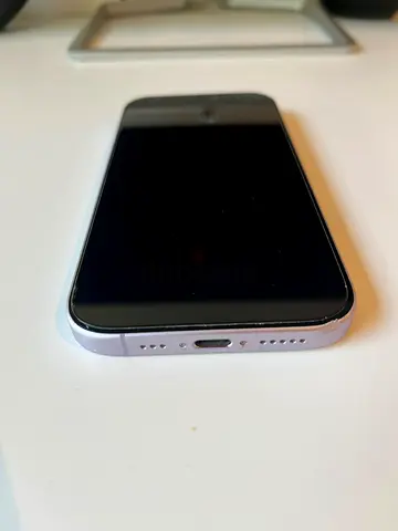 Apple iphone 17 - purple color