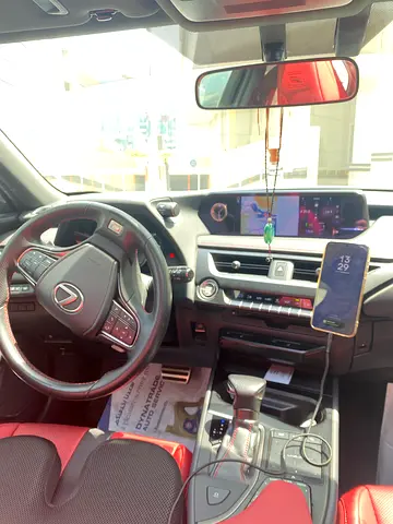 صورة 6 لـ 2019 Lexus UX-SERIES