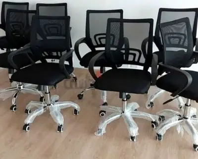 Set of 6 Black Mesh Office Chairs - Good Condition