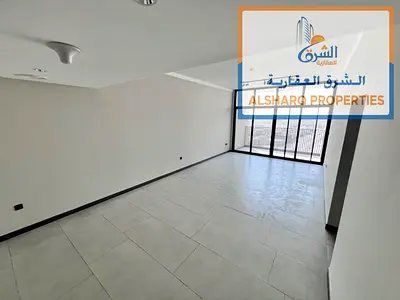 First occupant, Al Jurf 2. Largest unit size in Ajman; features a master maid's room, 4 bathrooms, 4 balconies, a laundry room, and free central gas.