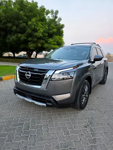 2025 Nissan Pathfinder SL - American Specs - Pristine Condition
