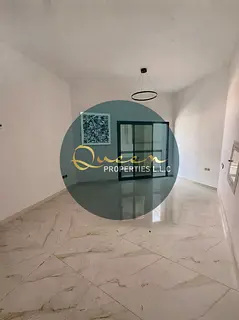 Large space / Prime and vibrant location / Close to services and amenities