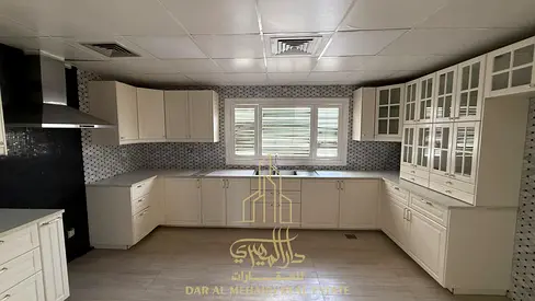 4BR - INDEPENDENT VILLA HUGE SIZE, PRIVATE GARDEN