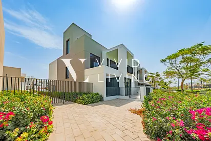 SPACIOUS FAMILY HOME | 4 BEDROOM | END UNIT