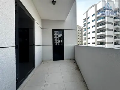 شقة مكونة من غرفتي نوم وصالة (2BHK) بسعر مميز - متاحة بمجرد اتصال واحد.