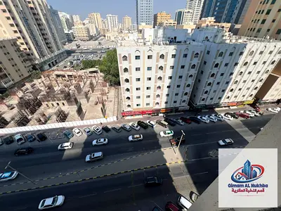 أفخم 3 غرف وصالة بالمجاز 2 الشارقة بجوار بزنس تاور، 50 ألف درهم، عقد عزاب صريح للشركات والاستثمار، بلكونة وإطلالة مفتوحة، تشطيبات سوبر ديلوكس، 4 دفعات
