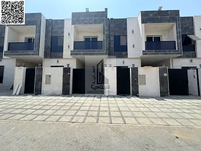 فيلا للبيع في منطقة الحليو المميزات: • 3 غرف نوم ماستر • مجلس • صالة • مطبخ رئيسي • غرفة خادمة • ارتداد كبير أمام الفيلا الوصف: تقدم هذه ا