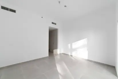 Modern, Bright and Spacious Apartment with Parking