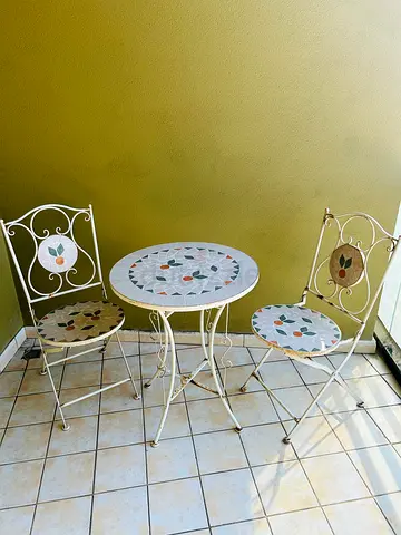 Balcony table & chairs