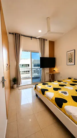 Room with Balcony near Metro (Bachelor only)
