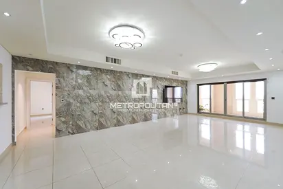 Spacious | Unfurnished | Beach | Palm View| Vacant