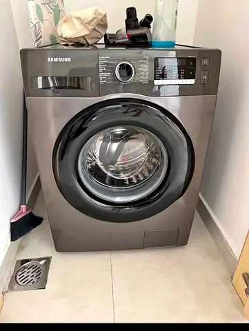 Samsung washing machine 8 kg very neat and clean same like a new condition
