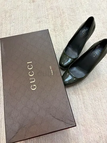 Gucci women's patent leather pumps with original box size 35.5 bought from France